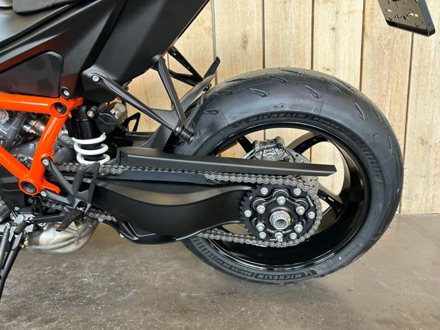 ktm - 1390-super-duke-r