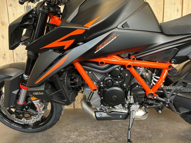 ktm - 1390-super-duke-r