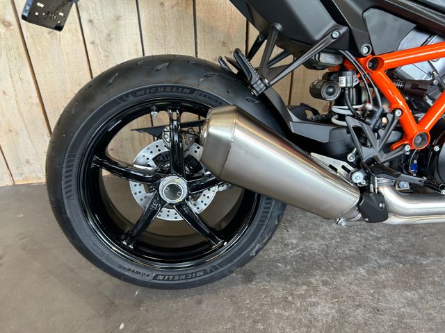 ktm - 1390-super-duke-r