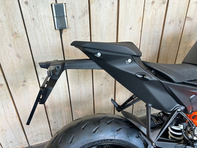 ktm - 1390-super-duke-r