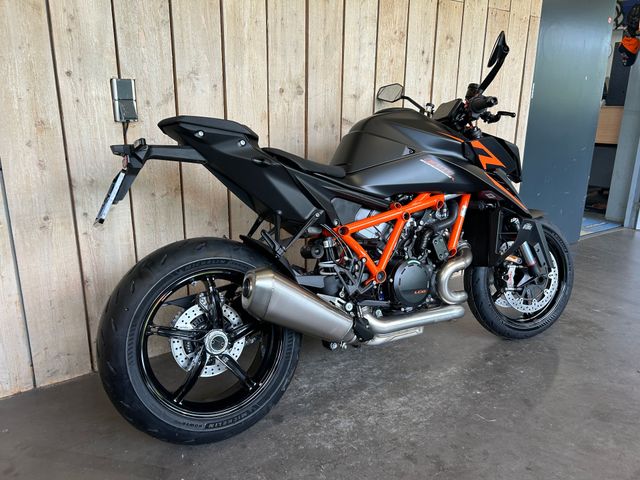 ktm - 1390-super-duke-r