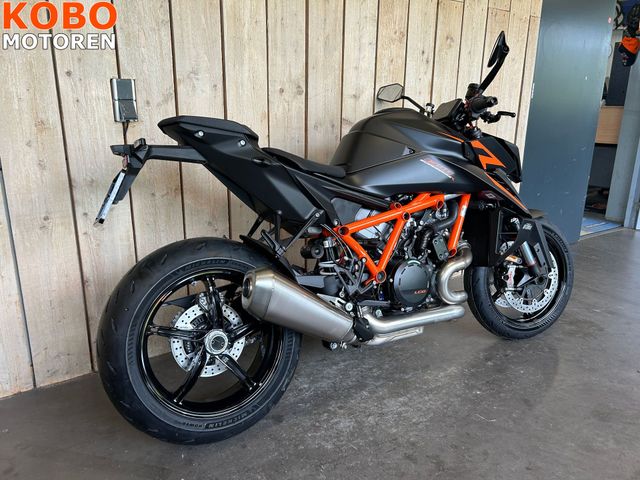 ktm - 1390-super-duke-r