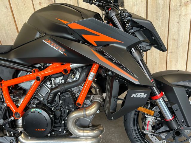 ktm - 1390-super-duke-r
