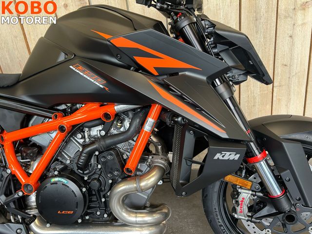 ktm - 1390-super-duke-r