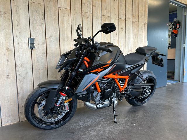 ktm - 1390-super-duke-r