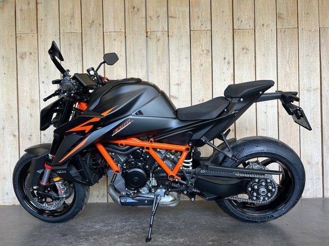 ktm - 1390-super-duke-r