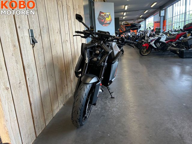 ktm - 1390-super-duke-r