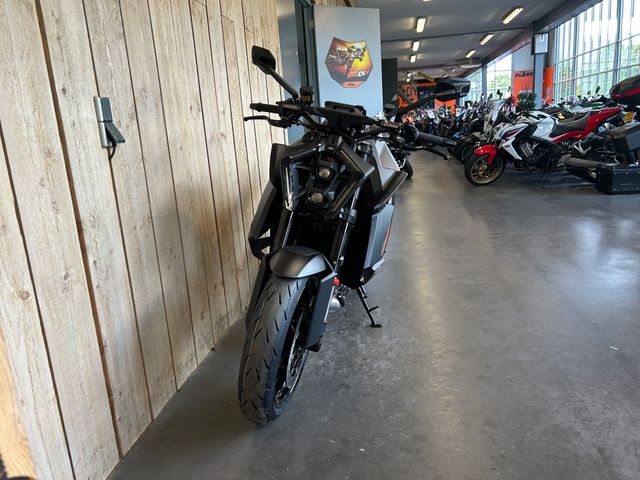 ktm - 1390-super-duke-r