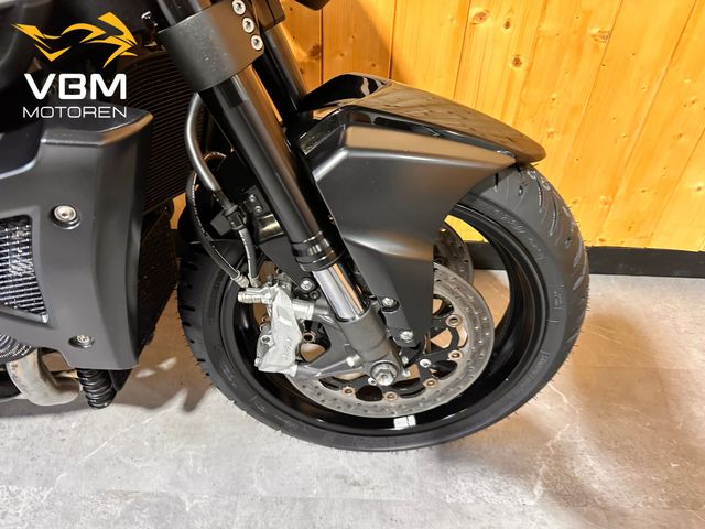 suzuki - b-king-1300