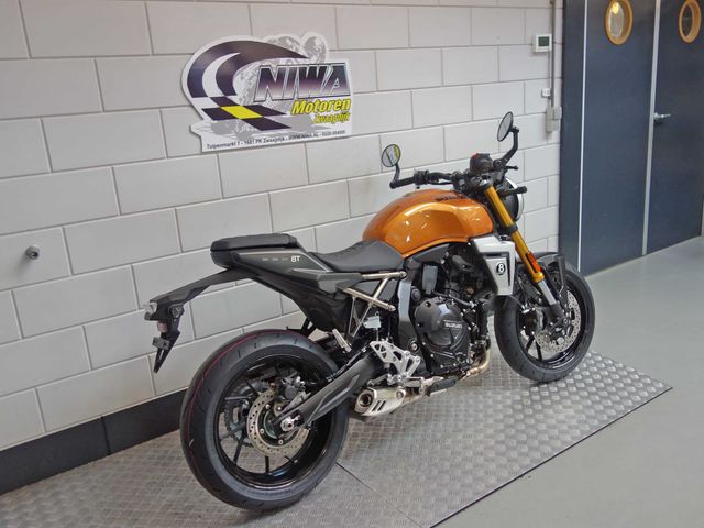suzuki - gsx-8t