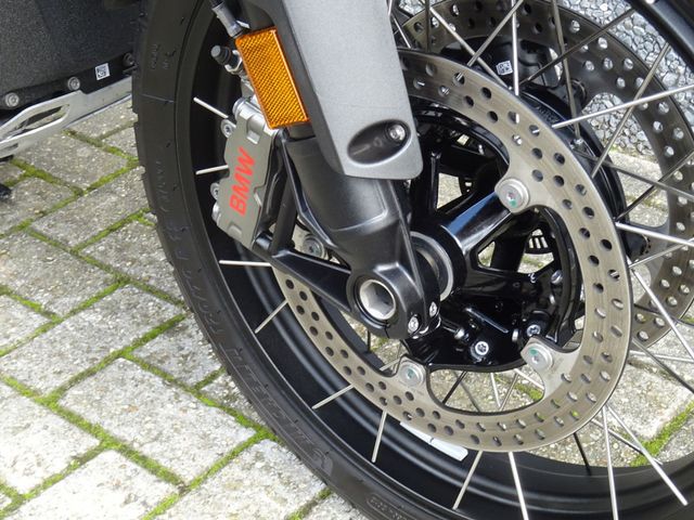 bmw - r-1300-gs-triple-black