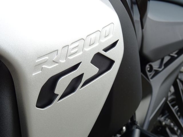 bmw - r-1300-gs-triple-black