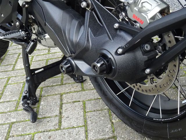 bmw - r-1300-gs-triple-black