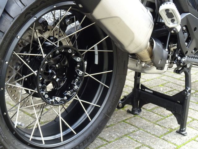 bmw - r-1300-gs-triple-black