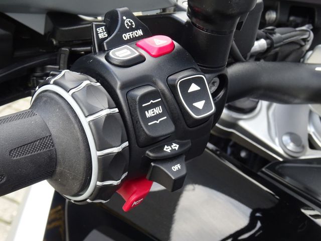 bmw - r-1300-gs-triple-black