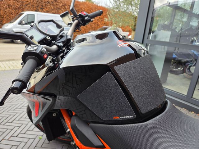 ktm - 1290-super-duke-r