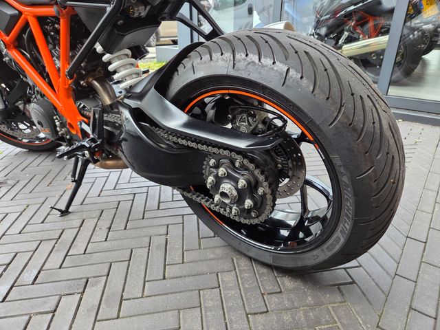 ktm - 1290-super-duke-r