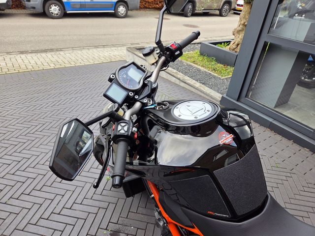 ktm - 1290-super-duke-r