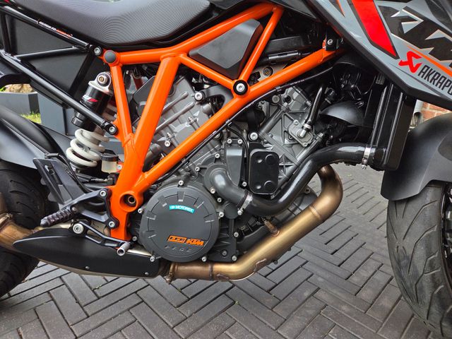 ktm - 1290-super-duke-r