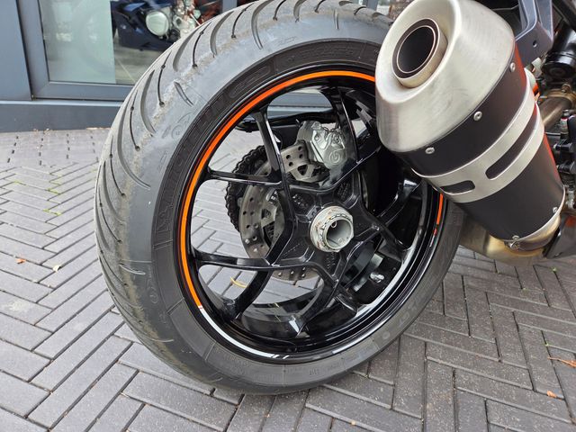 ktm - 1290-super-duke-r