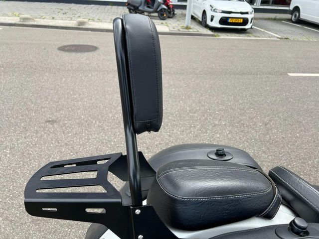 indian - scout-bobber-sixty