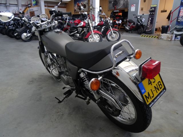 yamaha - sr-400