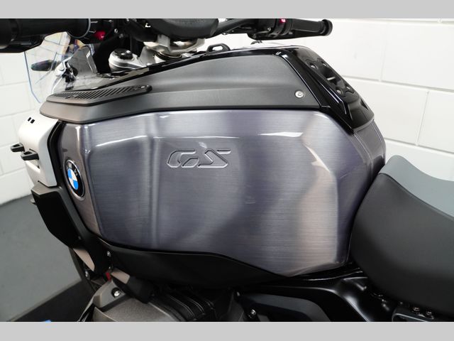 bmw - r-1300-gs-adventure-triple-black