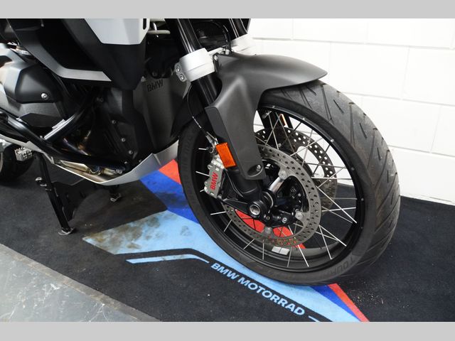 bmw - r-1300-gs-adventure-triple-black