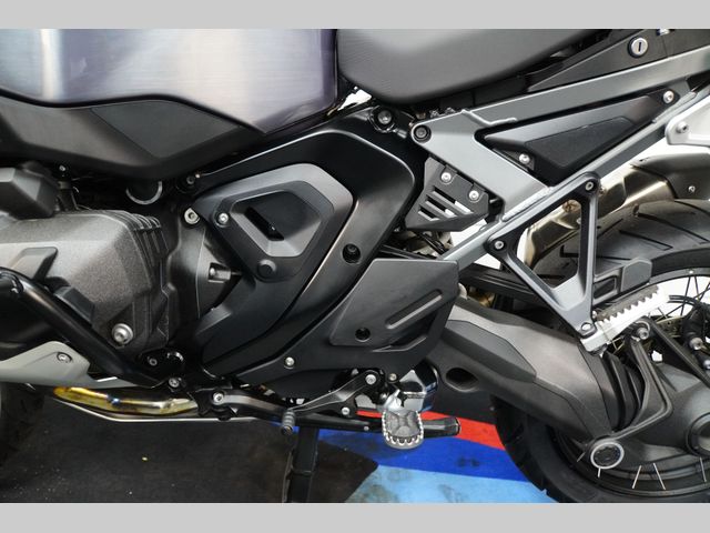 bmw - r-1300-gs-adventure-triple-black