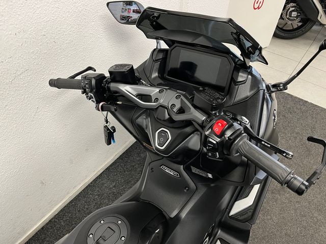 yamaha - tmax-tech-max-560