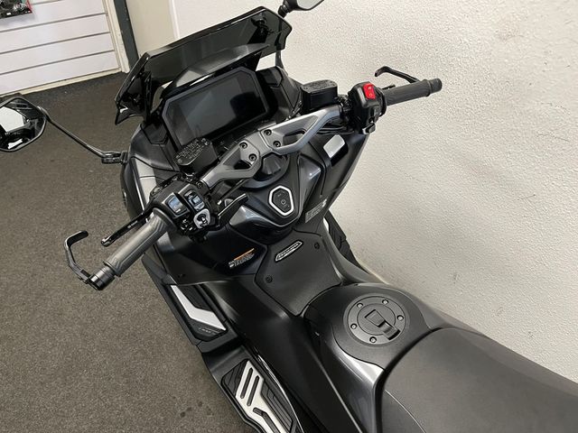yamaha - tmax-tech-max-560