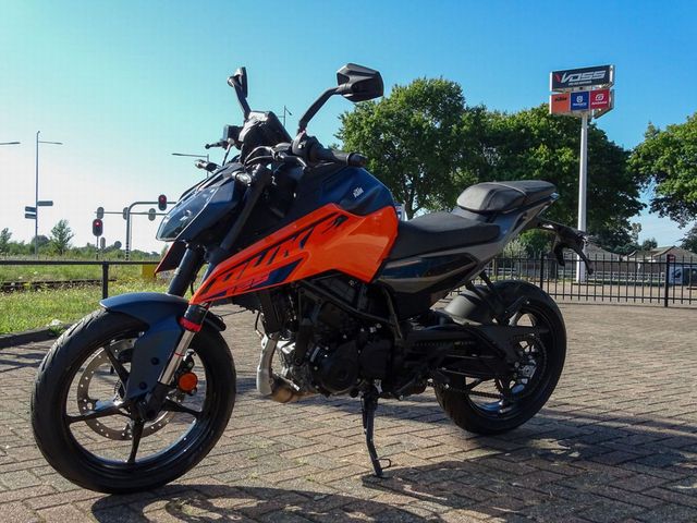 ktm - 125-duke