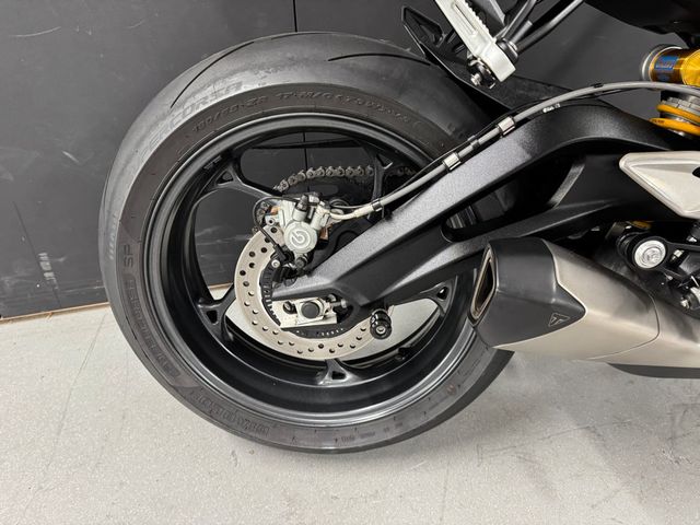 triumph - street-triple-rs