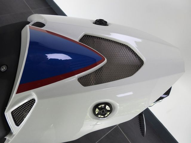 bmw - hp-2-sport