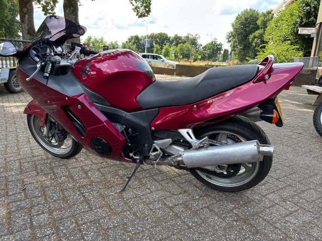 honda - cbr-1100--xx-super-blackbird