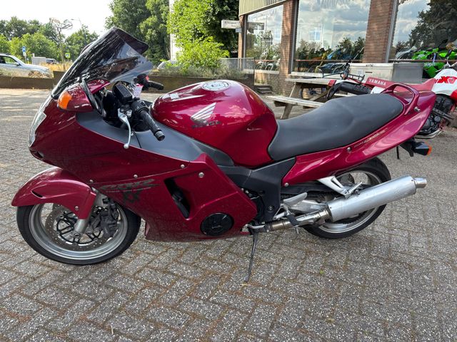 honda - cbr-1100--xx-super-blackbird