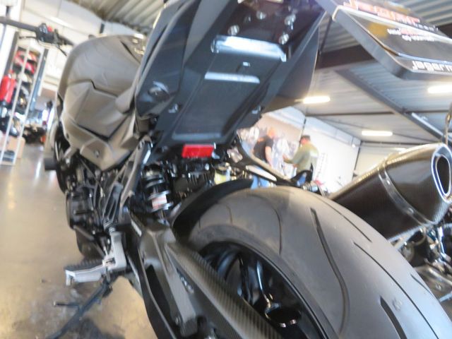 suzuki - gsr-750-a