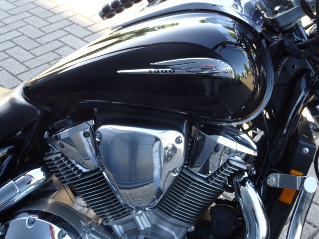 honda - vtx-1800