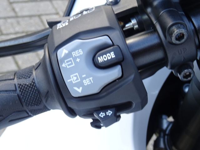 suzuki - gsx-r-1300-hayabusa