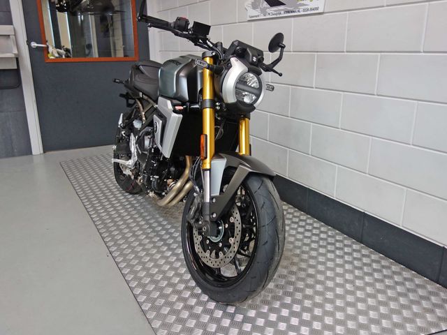 suzuki - gsx-8t