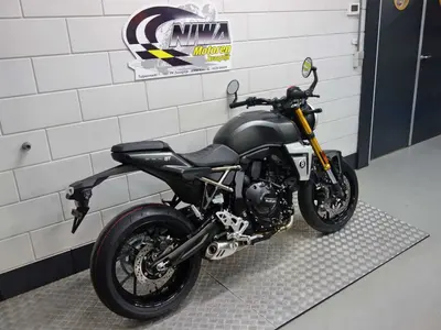 SUZUKI GSX-8T – foto 2
