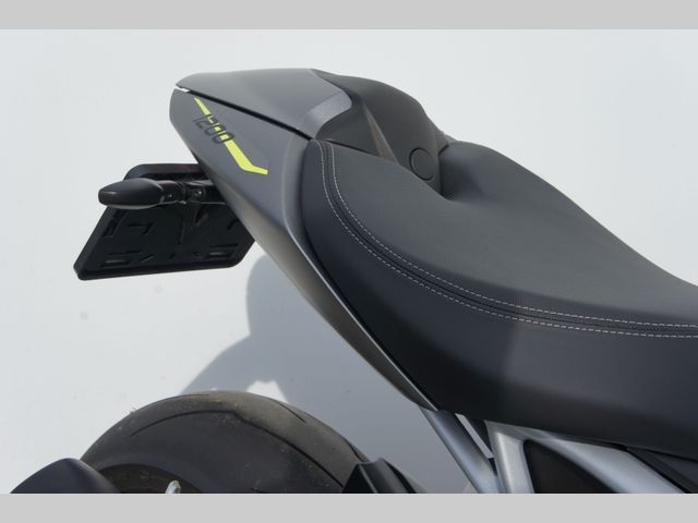 triumph - speed-triple-rs