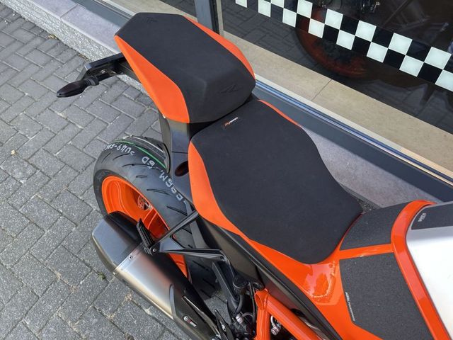 ktm - 1290-super-duke-r-evo