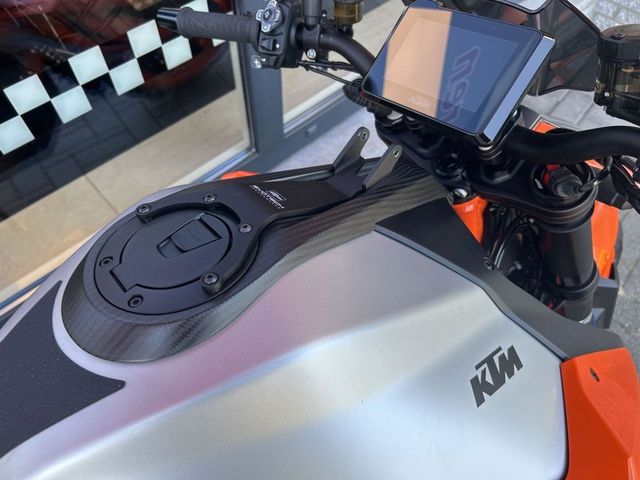 ktm - 1290-super-duke-r-evo