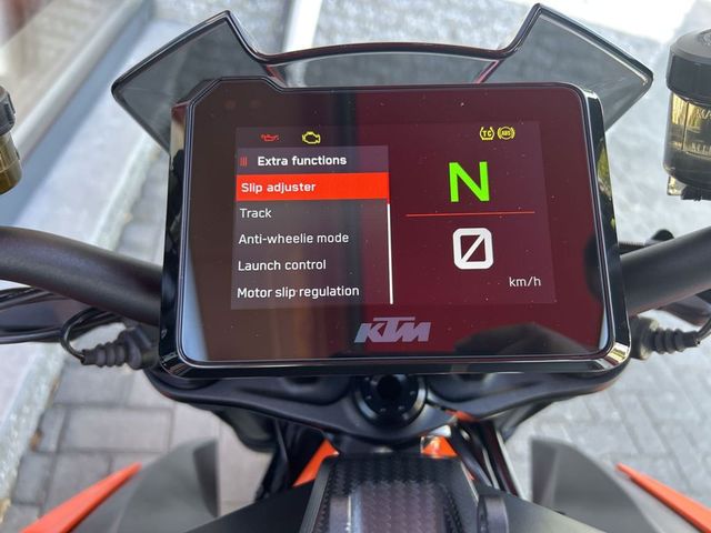 ktm - 1290-super-duke-r-evo