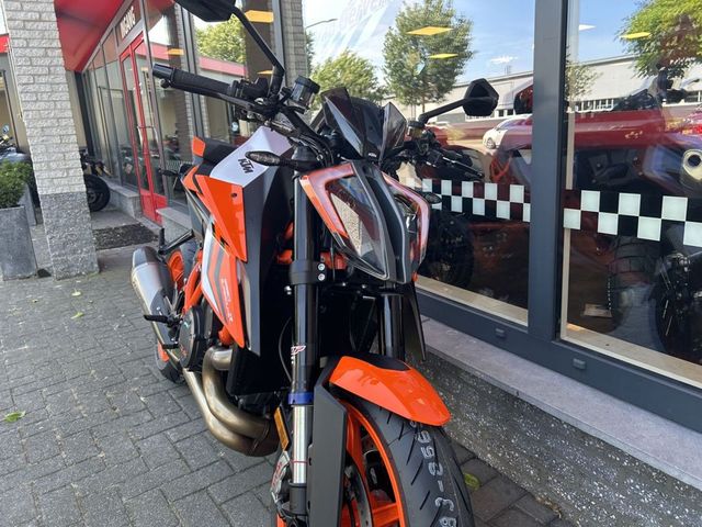 ktm - 1290-super-duke-r-evo