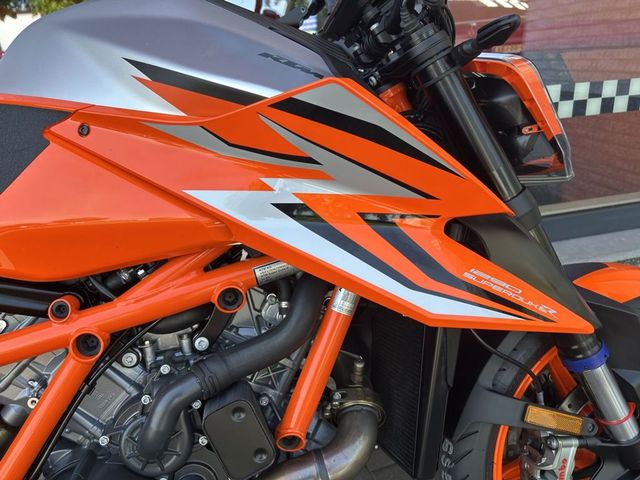 ktm - 1290-super-duke-r-evo
