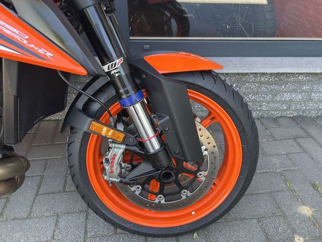 ktm - 1290-super-duke-r-evo