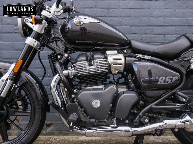 royal-enfield - super-meteor-650