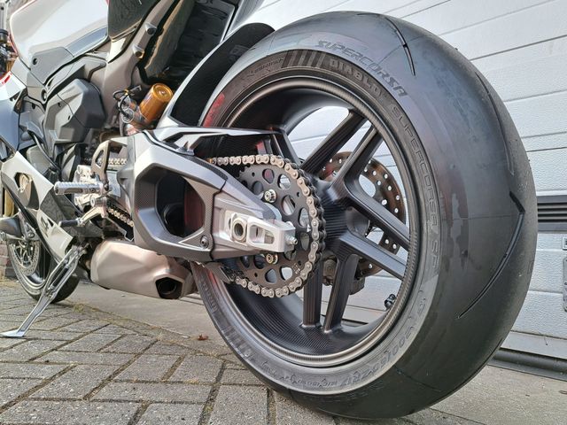 ducati - panigale-v4-tricolore